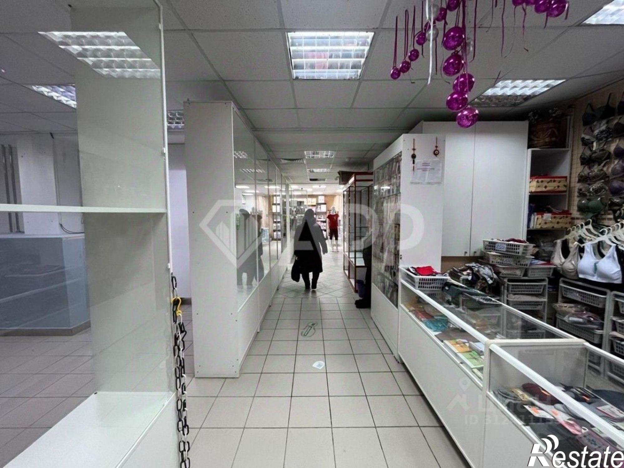 Купить торговое помещение за 10 000 100 рублей на ул Восточная, 32