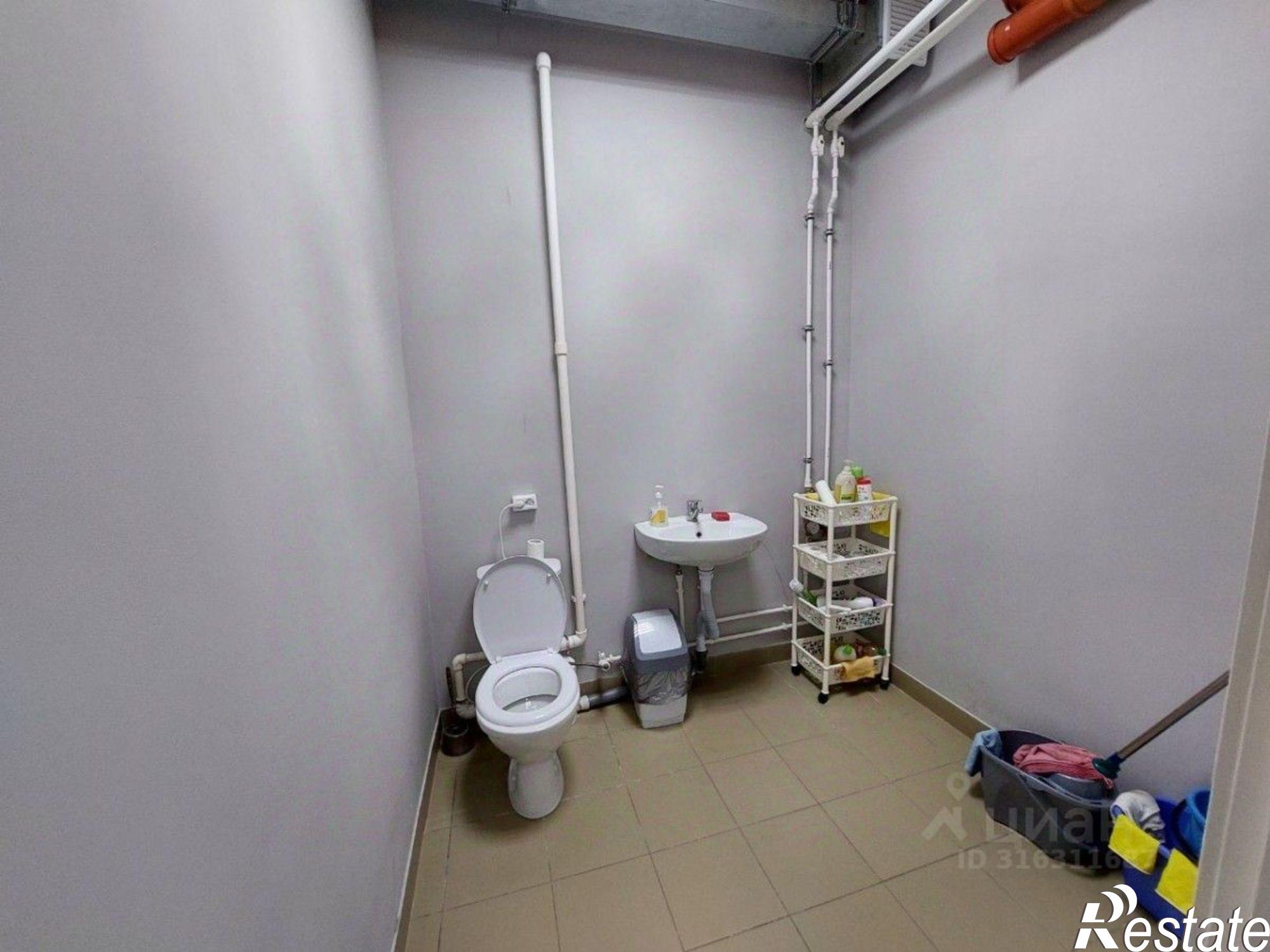 Сдать офис, помещение под офис за 69 861 рублей на Камбарская улица, 5