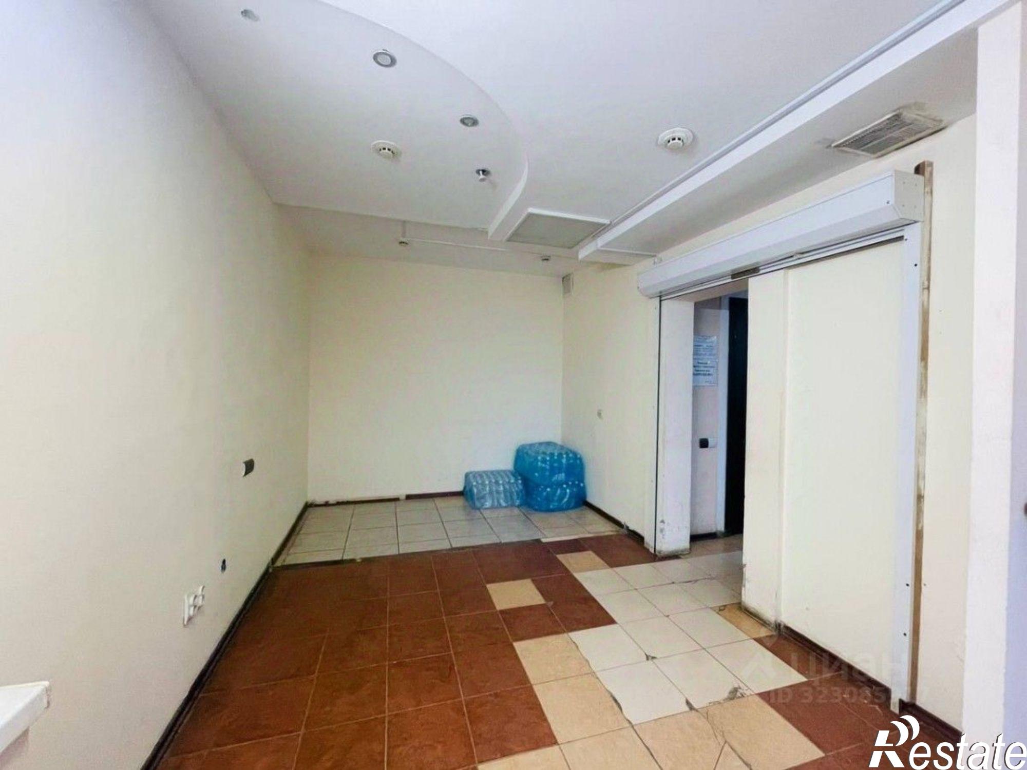 Сдать торговое помещение за 294 000 рублей на ул Холмогорова, 19