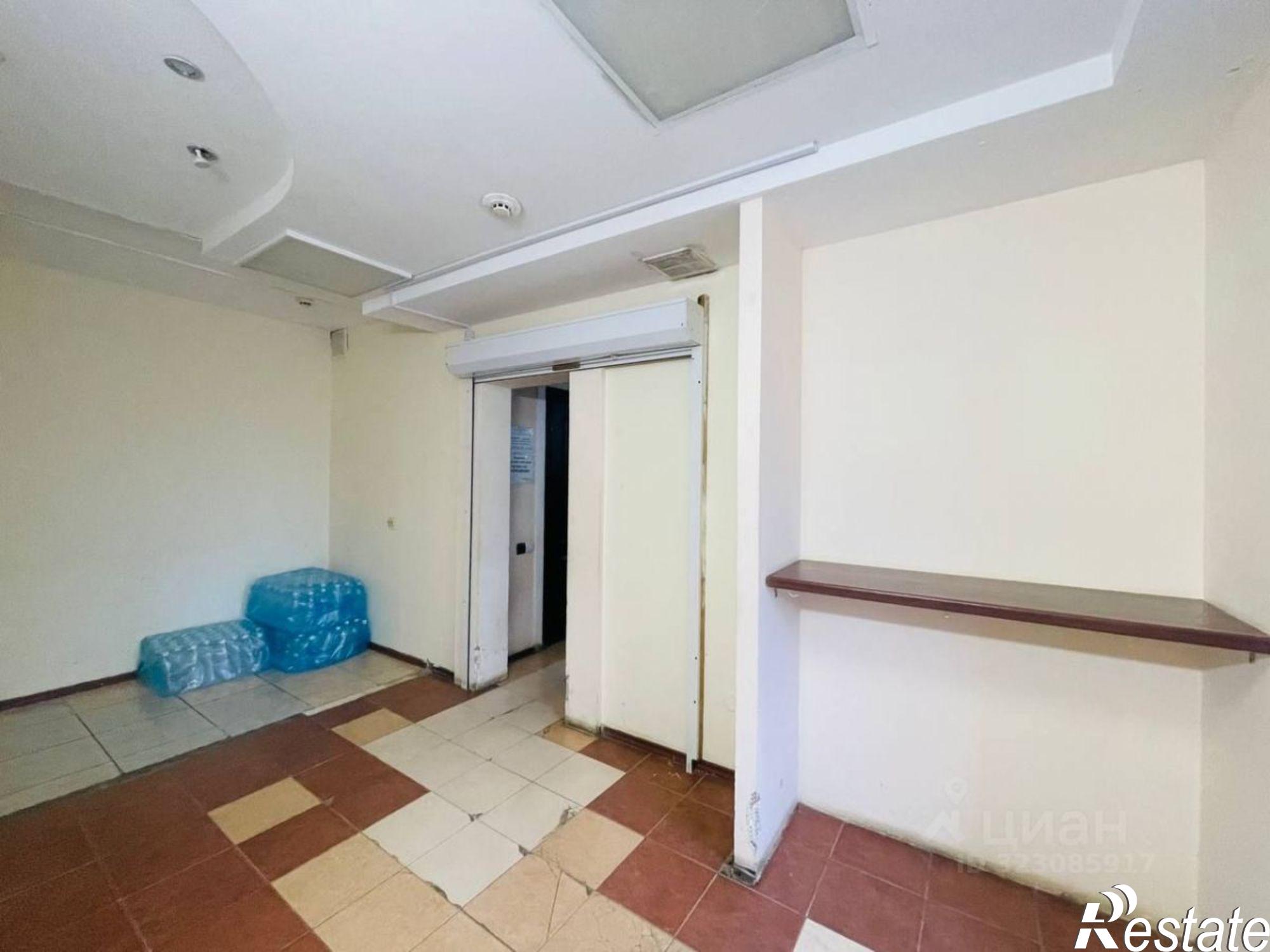 Сдать торговое помещение за 294 000 рублей на ул Холмогорова, 19