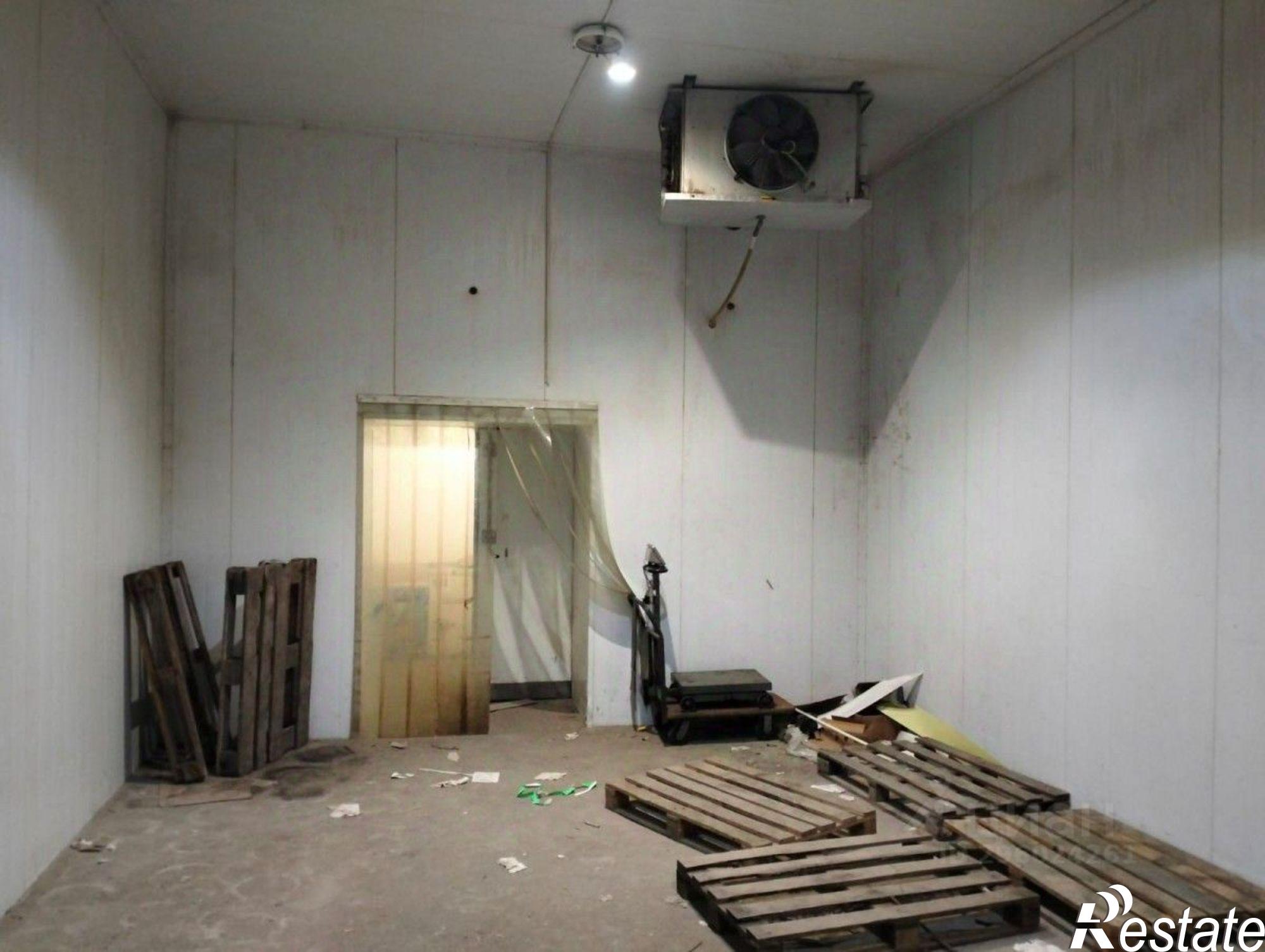 Купить складское помещение за 22 000 100 рублей на Зимняя улица, 2