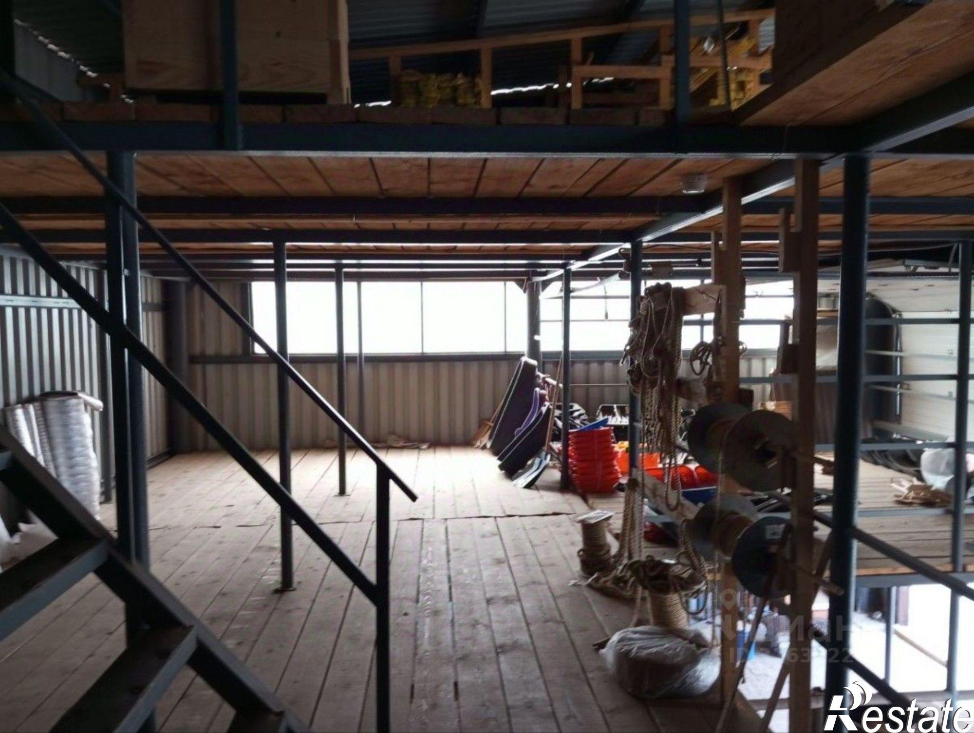 Купить складское помещение за 47 800 800 рублей на ул Областная, 42