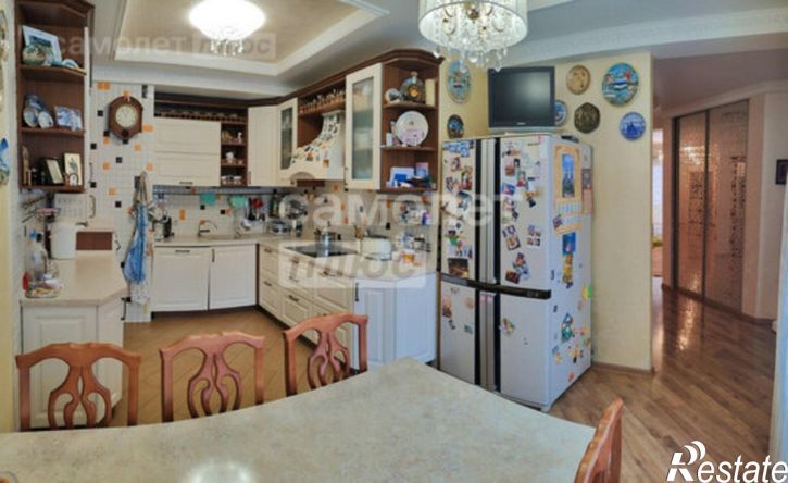 4-комн квартира Красногеройская улица, 60,  д. 60