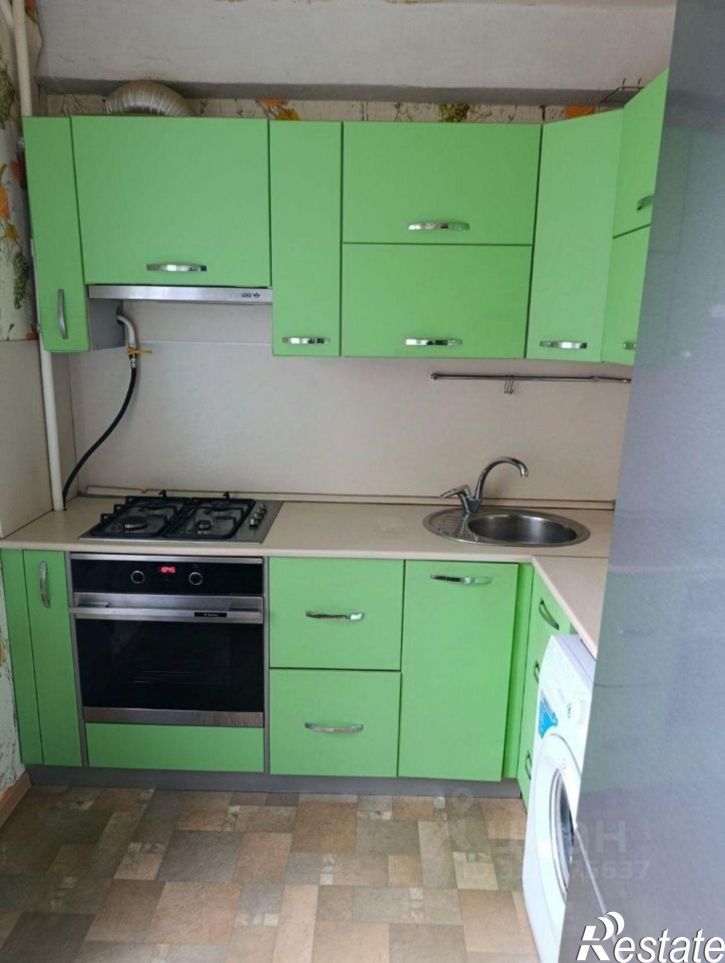 4-комн квартира Строитель м-н, улица Баранова, 67