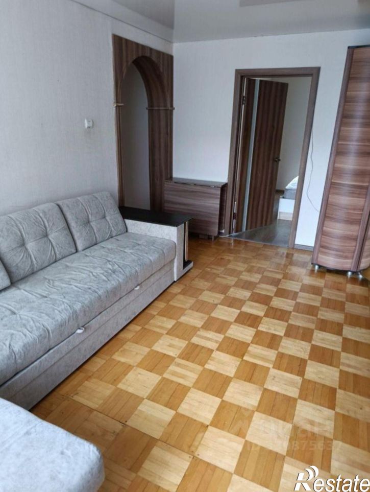 4-комн квартира Строитель м-н, улица Баранова, 67