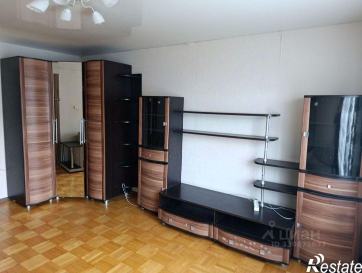 4-комн квартира Строитель м-н, улица Баранова, 67