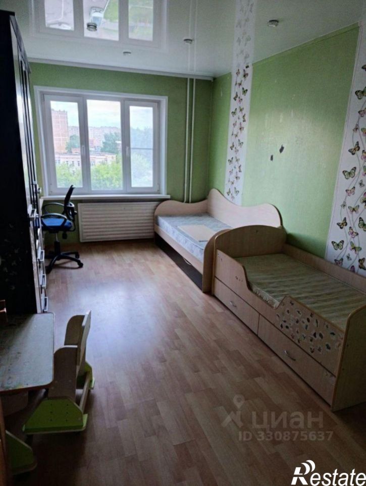 4-комн квартира Строитель м-н, улица Баранова, 67