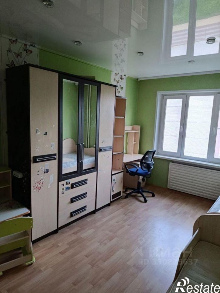 4-комн квартира Строитель м-н, улица Баранова, 67