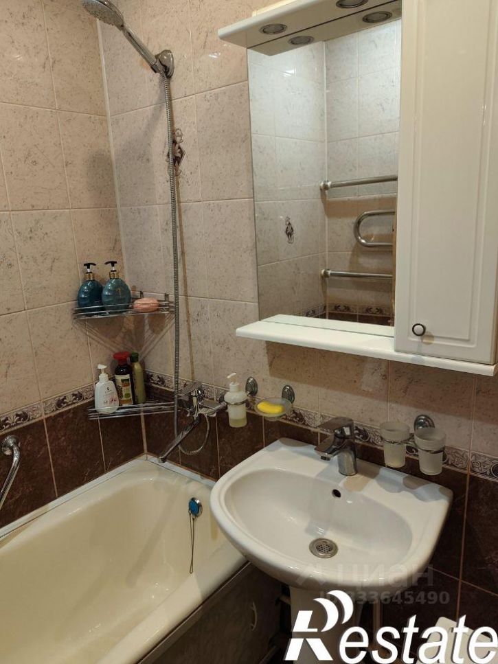 3-комн квартира Камбарская улица, 37,  д. 37